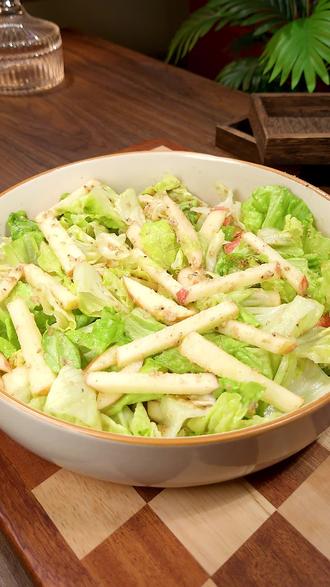 坚持一个月晚餐只吃这个生菜拌苹果,比每天跑步一小时都有用#美食#减脂餐#减脂#低卡@抖音创作小助手