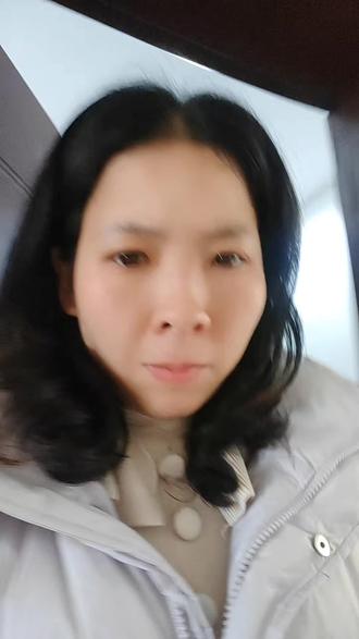 都说外甥像舅舅。这两个外甥真是像极了。