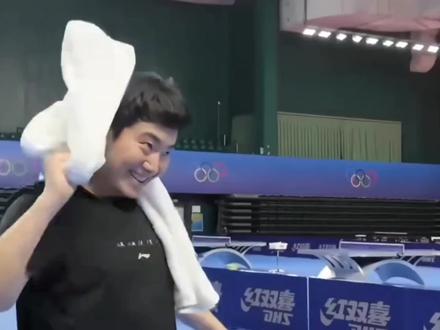 真的要退了吗?你可是不善言辞的#梁靖崑 啊,以往采访一句话完事儿,这次一本正经的总结。
#世界冠军🏆 #伦敦世乒赛 #国乒 #体育