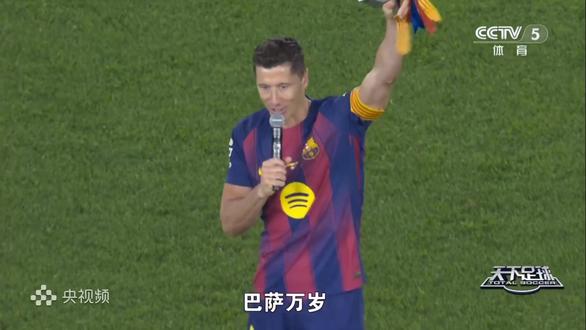 传奇永不落幕!莱万、格列兹曼在主场告别,两大神锋就此结束了五大联赛的职业生涯。#格列兹曼 #莱万 #dou来足球季 #唯有足球不可辜负 #足球