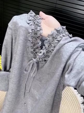 V领灰色减龄开衫#穿搭 #针织衫上衣#时尚#显瘦穿搭#上衣