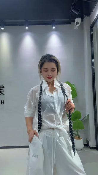 #思念成灾 #大黑哥 #零基础学舞蹈 #一学就会系列 #女装 @【大黑哥】杭州高品女装(活捉老板娘) @【大黑哥-黑唐夫妇】26号17:38大场