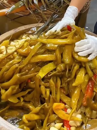8块9抢3斤,老坛酸辣椒,炒肉或直接吃,#舌尖上的美食 #美味下饭菜