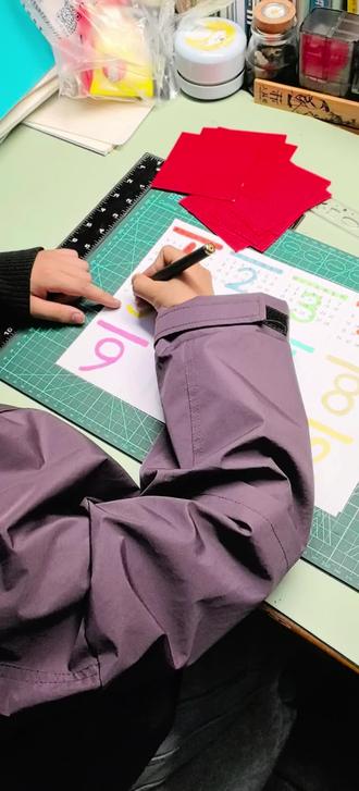 从小到大的手工作业,只要妈妈在,就绝对不会让你们输😏#小学生手抄报 #亲子互动