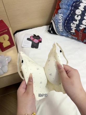 姐妹们,内衣可要记得勤换呀,蕉茂家这款舒芙蕾碎花内衣真的好看又好穿,关键这价到手两件真的可以试试#贴身衣物 #舒适文胸 #内衣 #舒芙蕾内衣 #好看又好穿