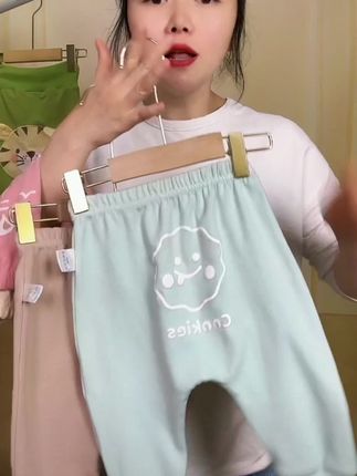 #我要上热门 被邻居追着问的宝宝大屁屁裤❗家人们,有还在穿尿不湿的宝宝一定要试试这款大屁屁裤!每个颜色都萌趣百搭,软乎乎的面料透气又亲肤,给宝宝娇嫩肌肤超温柔的呵护,品质超绝。买它就对啦!#婴幼儿服饰 #屁屁裤 #秋款上新 #百搭裤子