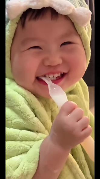 百看不腻的可爱小瑶总#憋住不准笑 #也太可爱了吧 #萌宝宝 #瑶一瑶小肉包 #晒出你的萌娃照