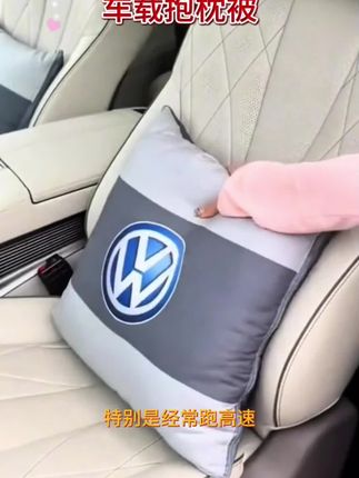 #多功能抱枕被 抱枕打开就是被子,既能盖又能枕,开车时还能当腰靠,折叠起来也不占地方#抱枕被子二合一#汽车用品#有车必备
