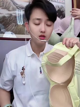 省钱又舒服的高品质内衣,大胸姐妹一定要带回去试试,59块9我是真的帮您省钱,承托能力强,不掉肩不跑杯,即便下垂的胸也能给你搂得回来,没有束缚感,太舒服了#贴占身衣物#无钢圈文胸#舒适文胸#透气不闷热 #内衣推荐