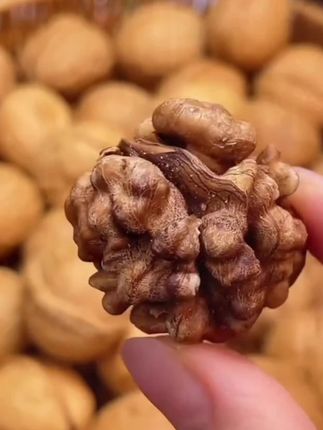 #手剥烤核桃 #烤核桃 #烤核桃皮薄肉厚 #好物推荐
