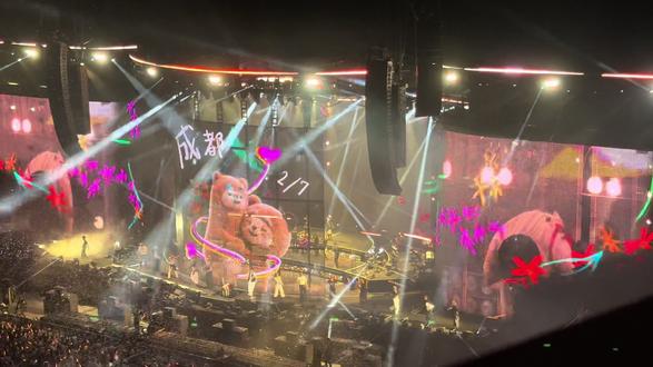 谁懂啊!Alin成都2.7安可最后居然真的唱了《大大的拥抱》😭😭😭😭又想起去年十二月份临近考试的时候 压力很大 天天都是这首歌循环才拯救了我 当知道巡演有成都的时候耶默默许愿一定要唱《大大的拥抱》 没想到居然显化了😭😭😭😭 #alin演唱会 #alin演唱会成都#大大的拥抱