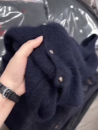 #简约穿搭 #针织衫 #显瘦穿搭 #早秋搭配 #小个子穿搭 @DOU+上热门