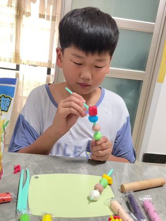 竟然被我发现了可以吃的彩糖泥!能吃还能玩,食品安全认孩子玩着很放心,再也不用担心误食了#食玩彩泥#可以吃的彩泥#彩泥玩具