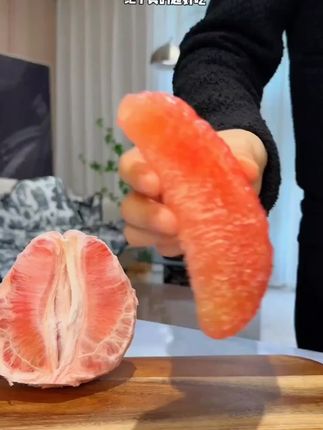 错过就要等明年,他可不是普通的柚子,他是红心柚,果肉肉眼可见的脆嫩,不苦不麻,脆甜又多汁。#三红柚 #优质农产品 #清甜多汁 #福建特产