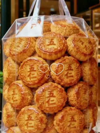 三十个迷你小月饼,你猜猜啥价?虽然便宜,但是品质却不差!蛋黄莲蓉、广式五仁、红豆沙、黑芝麻,四种口味都超好吃,皮薄馅多,吃起来也不甜腻~而且马上就中秋了,不管是自己吃还是送亲友都很合适啊!主要是现在这个价格真的太划算了,刷到姐妹赶紧薅!#月饼#好吃#中秋#中秋快乐#好物分享