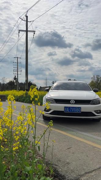 年少有为开大众 爱情不用你主动 只要凌渡开的帅 没有悲伤只有爱
17上牌大众凌渡,手动1.4T230版本,实表四万多公里,最美宽体轿跑,经典白外黑内#大众凌渡 #手动挡 #抖音汽车 #抖加dou上热门