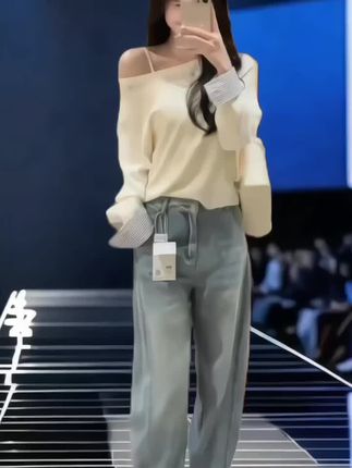 #秋季穿搭 #引领时尚潮流 #高级感穿搭 #弯刀牛仔裤 #显高显瘦