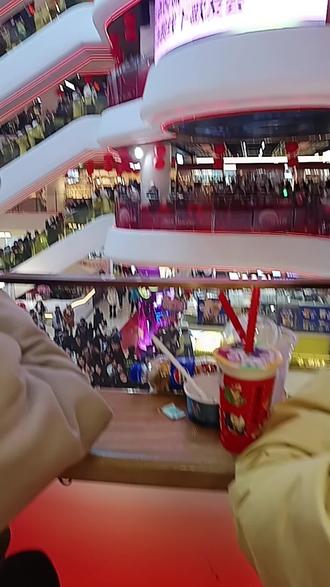 #人山人海太热闹了现场实拍#二七广场美食