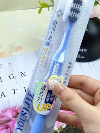 刷牙总刷不干净?这款螺旋丝牙刷来救场!中硬毛不软不硬,深层清洁牙缝残渣,牙齿死角也不放过。独特螺旋丝设计,增加刷毛接触面积,清洁力拉满。男女通用,单独包装干净卫生,让每次刷牙都超清爽,赶紧换它!