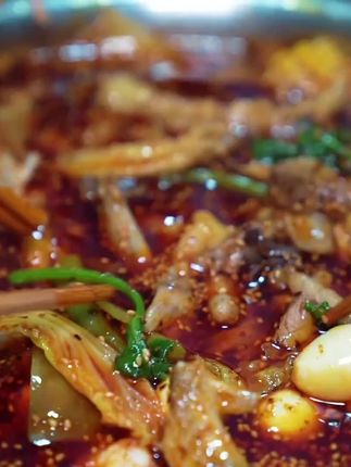 今天太热了泡个钵钵鸡就吃了,麻辣鲜香聚会请客都可以安排,荤素搭配一家人吃起好过瘾#钵钵鸡 #桃子姐的钵钵鸡