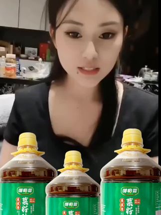 四川菜籽油,每一滴都是原汁原味,吃过的朋友都说香。#四川菜籽油#农家自榨#菜籽油#好吃不贵#健康美味