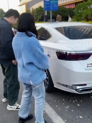 新款霸气土豪小男孩油箱盖车贴,创意个性卡通汽车油箱盖贴纸自粘贴。#好物推荐 #油箱盖 #创意#汽车装饰 #车贴