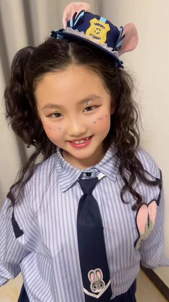 #快来围观 #疯狂动物城 兔子警官来贴条儿咯……