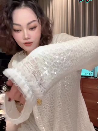 #无限回购的宝藏单品 YDFSTUDIO小众【法式日志】欧货早秋重工亮片拼接设计时尚百搭上衣