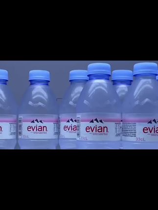 法国原装进口依云矿泉水330ml*24瓶整箱弱碱性水源天然纯净饮用水#矿泉水#天然纯净水#纯净水#饮用水#每日分享