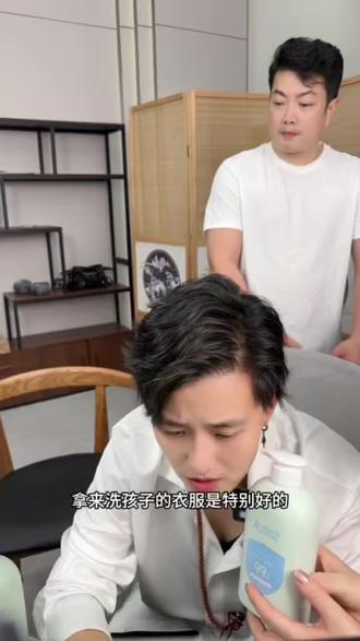 用凉水洗血迹白带秒掉,认准#袋鼠妈妈 这个牌子,不是杂牌,抑菌率高达 99.99%,酵素成份,温和不刺激,宝宝的口水巾衣物放心洗,没有残留,使用范围广泛,没跟我买过东西先从这款内裤洗衣液入手,不会让你失望的#洗护好物 #污渍轻松去除 #好物推荐🔥