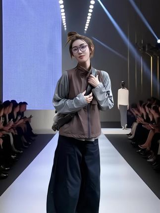 #休闲百搭 #早秋穿搭 #时尚洋气减龄套装 #设计感穿搭 #简约大方穿搭