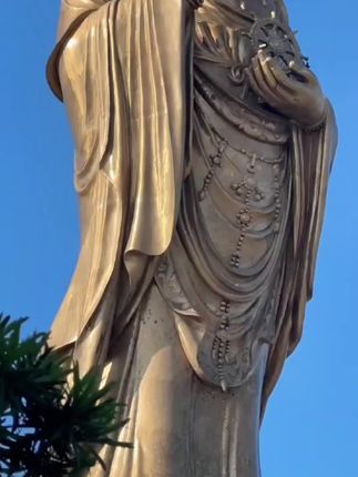 普陀山的海风,吹散了尘世的喧嚣,留下了纯净的心灵。#普陀山 #越来越好 @抖音小助手 @DOU+上热门 #心诚则灵所求如愿