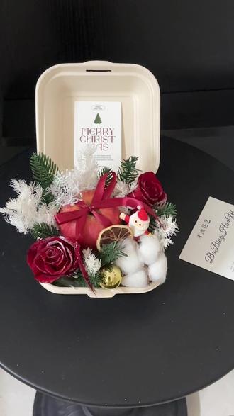 平安夜圣诞节便当花盒来咯~🧑🎄🍎🎄
#花艺教程 #平安果花束 #便当花盒
#送对象礼物 #送闺蜜礼物