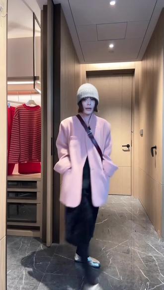 邱小小丽呀 早春新款韩系欧棉绒西装外套女百搭气质显瘦休闲西服#穿搭推荐 #时尚穿搭 @邱小小丽呀