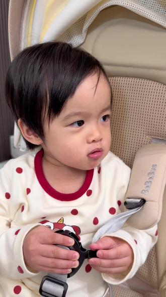 宝宝自言自语的小表情太可爱啦#咿呀学语 #一岁宝宝 #宝宝说话 #宝宝说话太可爱了 #阔爱到爆炸