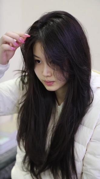 头发多还沙发的实这種厚次简直绝绝刊剪太厚了
#方圆脸头发粗硬又多的公举剪层次加上氛围感法式刘海公主直接变女神随性又松弛的层次让头发更加轻盈飘逸加上可有可无的法式刘海修饰颧骨整体看上去面部留白缩小修饰颧骨高的,简直就是方圆脸女生的救星#高层次发型,#有层次的发型 #女生高层次#氛围感层次 #高级感发型 #边缘高层次 #圆脸方脸发型#
氛围感长发 #圆脸方脸发型