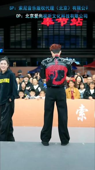 音乐人严少辰搭档吴琼舞台秀《大花轿》,太好看太好听了!#索图大舞台@索图 @吴琼(老人与海原唱)¹⁰⁸ @严少辰