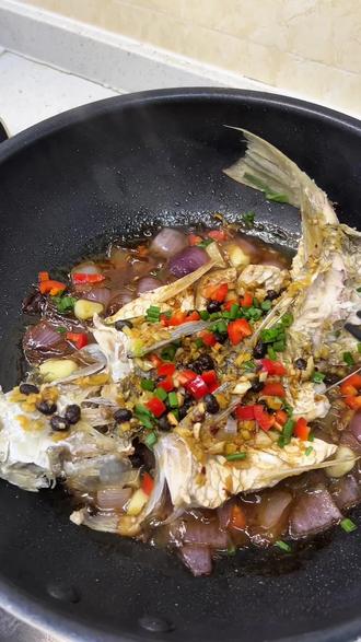 这样做的鱼,比蒸鱼更香更入味。做法超级简单,有手就会。#味道好极了你们想吃吗 #鱼的新吃法 #豆豉鱼 #做饭我是认真的好吃是必须的 #抖音美食创作人