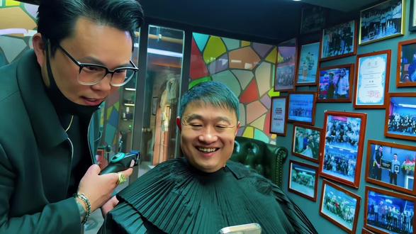 定期修剪 保持精致
#发型影响气场与运势#手艺人
#男人邦男士理发馆#手艺人在抖音 #根据脸型设计发型