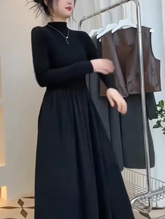半高领赫本风小黑裙秋季气质显瘦高级长裙内搭高级法式收腰连衣裙#爆款热卖中 #连衣裙