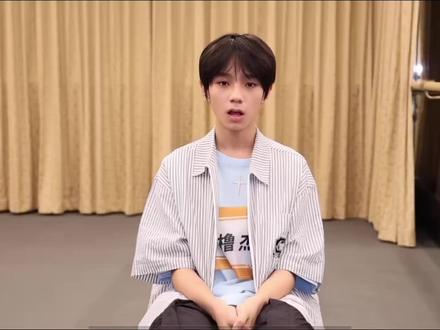 师兄,其实当时祝你星途璀璨的祝打错了,其实是助你星途璀璨ε٩(๑> ₃ <)۶з#一番嫂 #厂夫一 #橹穆