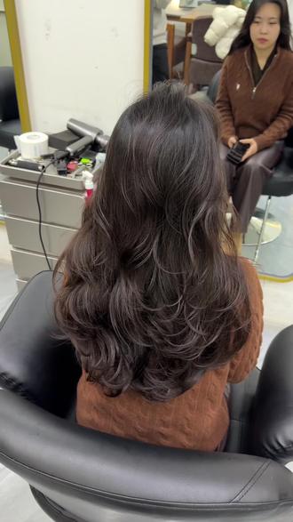 小姐姐要求吹干有点直的别有卷,那28号杠的大波浪完全可以啊#大波浪卷发 #烫发推荐 #大波浪 #烫发前烫发后 #高密烫发