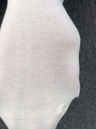 秋冬的纯棉袜来啦,新疆长绒棉上脚柔软舒适,用料足品质棒,欢迎试穿#休竹 #纯棉袜 #秋冬