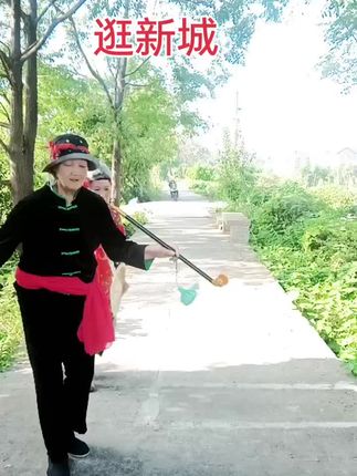 #经典老歌《逛新城》分享,#感谢大家的聆听和支持 鼓励#祝大家周一愉快