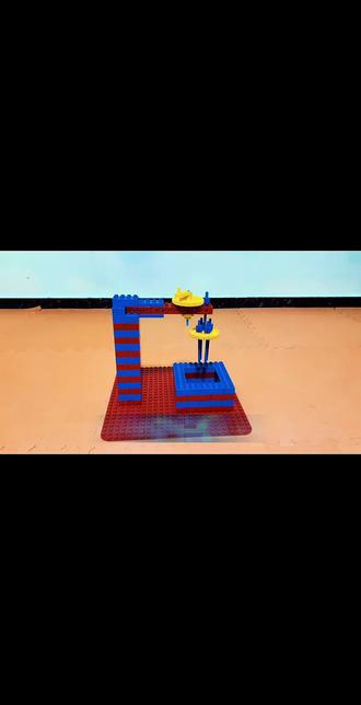 🥚 3秒看成品,50秒看齿轮加速的魔法!
摇动手柄,看乐高打蛋器如何飞转——秘密全在这组齿轮加速系统里!
大齿轮带小齿轮,速度瞬间升级,这就是藏在生活中的机械原理。
从观察实物到亲手实现,孩子学到的不只是搭建,更是:
🔍 有序观察的方法
⚙️ 齿轮加速的硬核知识
🛠️ 把想法变成现实的工程能力
短短一分钟,让思维和齿轮一起转动起来。
#乐高教育 #STEM启蒙 #玩中学
#动力机械 #曲阳乐高