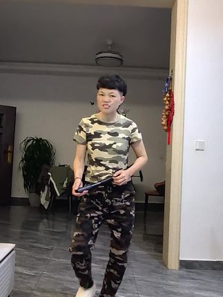 对自己就是要狠点😂#请开始你的表演 #每个动作都是戏