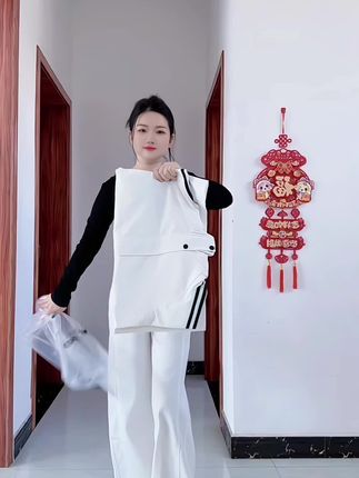 好看又百搭的#冲锋衣外套 男女同款的,三防面料,还是森马集团的,真的可以安排上!#冲锋衣 #休闲穿搭 #男女同款