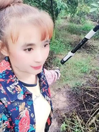 #起早贪黑只为三餐 三饱,失望总在眼前飘呀飘,花椒树砍掉了,生活太难