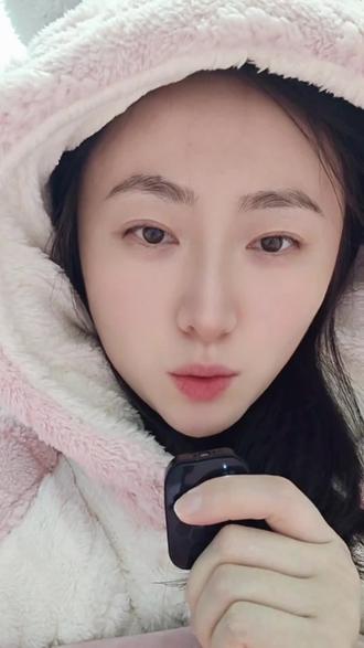 更新到最新版本后,在设置中打开应用管理,找到抖音——麦克风权限——禁止,再返回抖音,点开评论就能看到在表情旁边有个小话筒。再次返回应用管理打开麦克风权限就可以使用语音功能啦😌@DOU+小助手 #评论区语音功能 #日常唠嗑 #日常分享 #上热搜 #评论区语音怎么设置