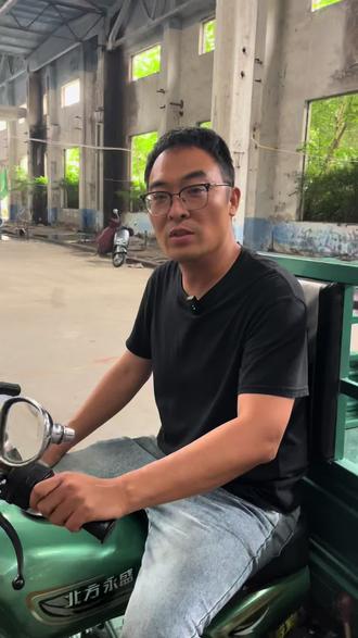 无论你在洛新哪考摩托车驾照,或者无论你考什么驾照,一个专业靠谱认真负责的教练是我们顺利毕业的法宝。场地和车辆都是冰冷的不会说话,只有人才会教你。在洛新需要考摩托车驾照的朋友可以看下面的团购链接,摩托车在洛阳西工洛阳汽车站校区。#摩托车驾照#洛阳摩托车驾照#洛新摩托车考场科二科三#摩托车驾照一天考完#洛阳电动三轮车驾照